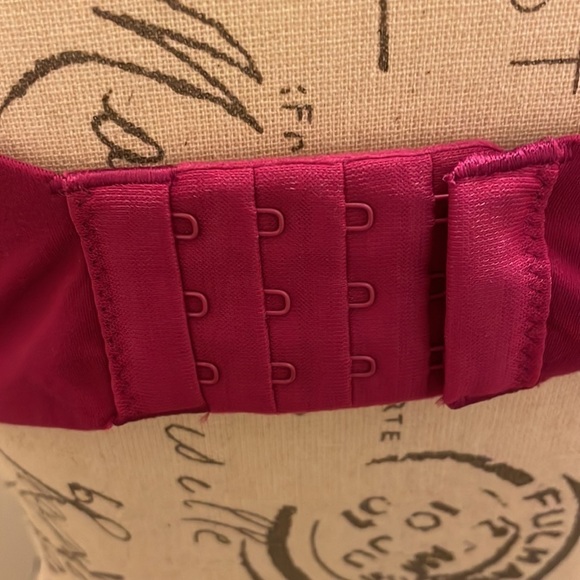 EUC Victoria’s Secret Body By Victoria unlined Demi bra - Picture 9 of 15